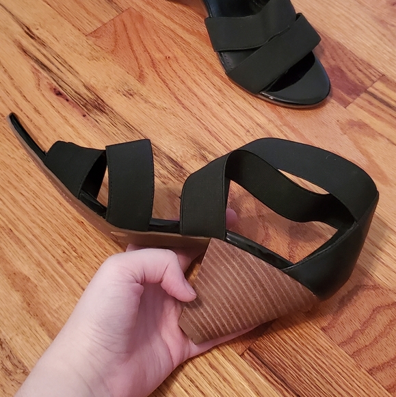 Vince Camuto Ellamae Black Elastic Mars Nappa Heel - Picture 3 of 16